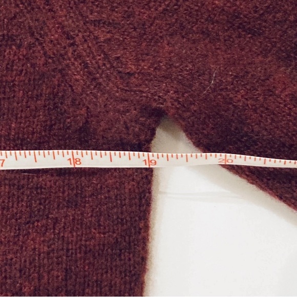 Simons Le 31 Men’s Small Lambswool Burgundy Pullover Sweater Button Accent NWT - Picture 9 of 11